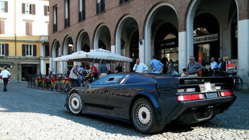 Illustration for article titled How I found the first Bugatti EB110 prototype on an Italian street